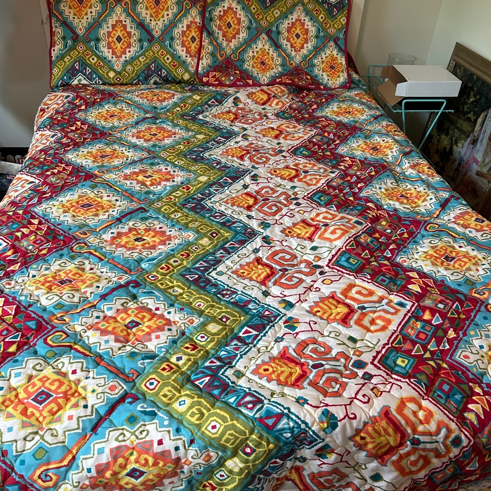 Pre-owned The Company Store Bedspread in Southwest design